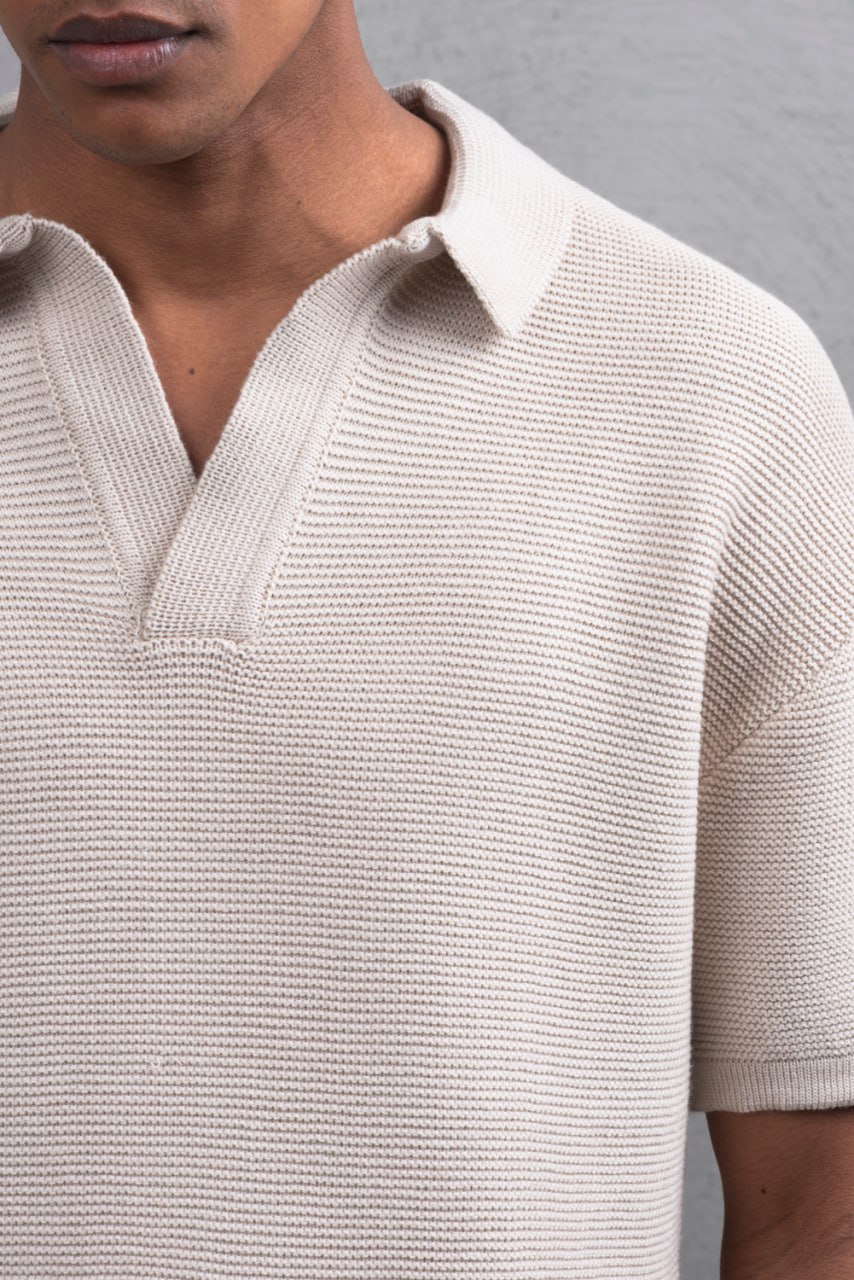 ESSENTIAL WOOL V-NECK TEE