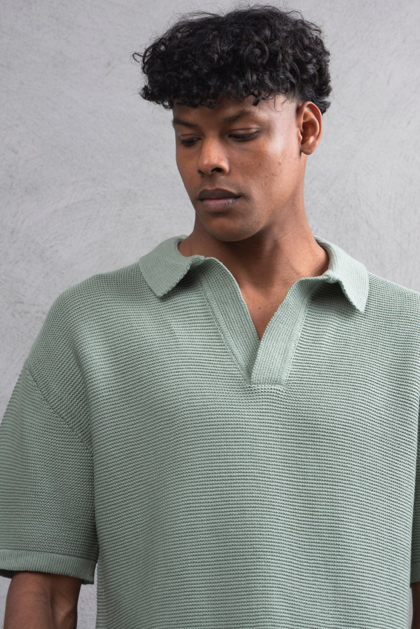 ESSENTIAL WOOL V-NECK TEE