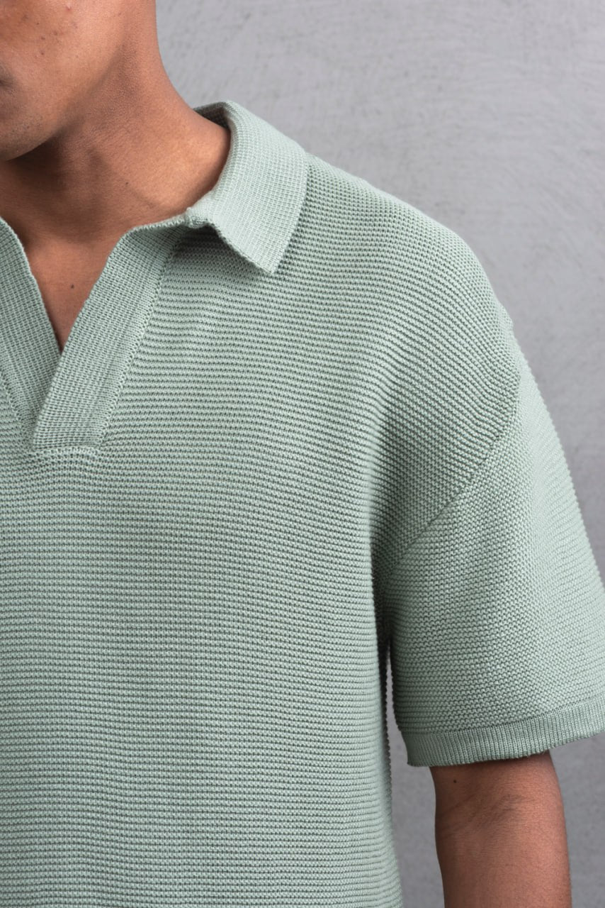 ESSENTIAL WOOL V-NECK TEE